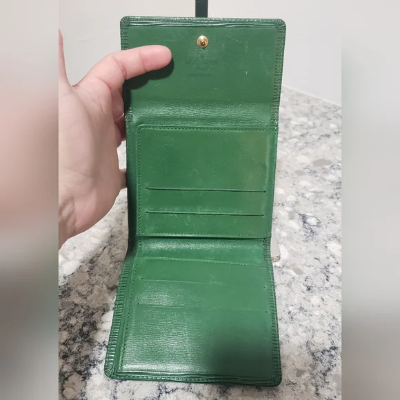 Louis Vuitton Epi Trifold Leather Wallet - Picture 11 of 12
